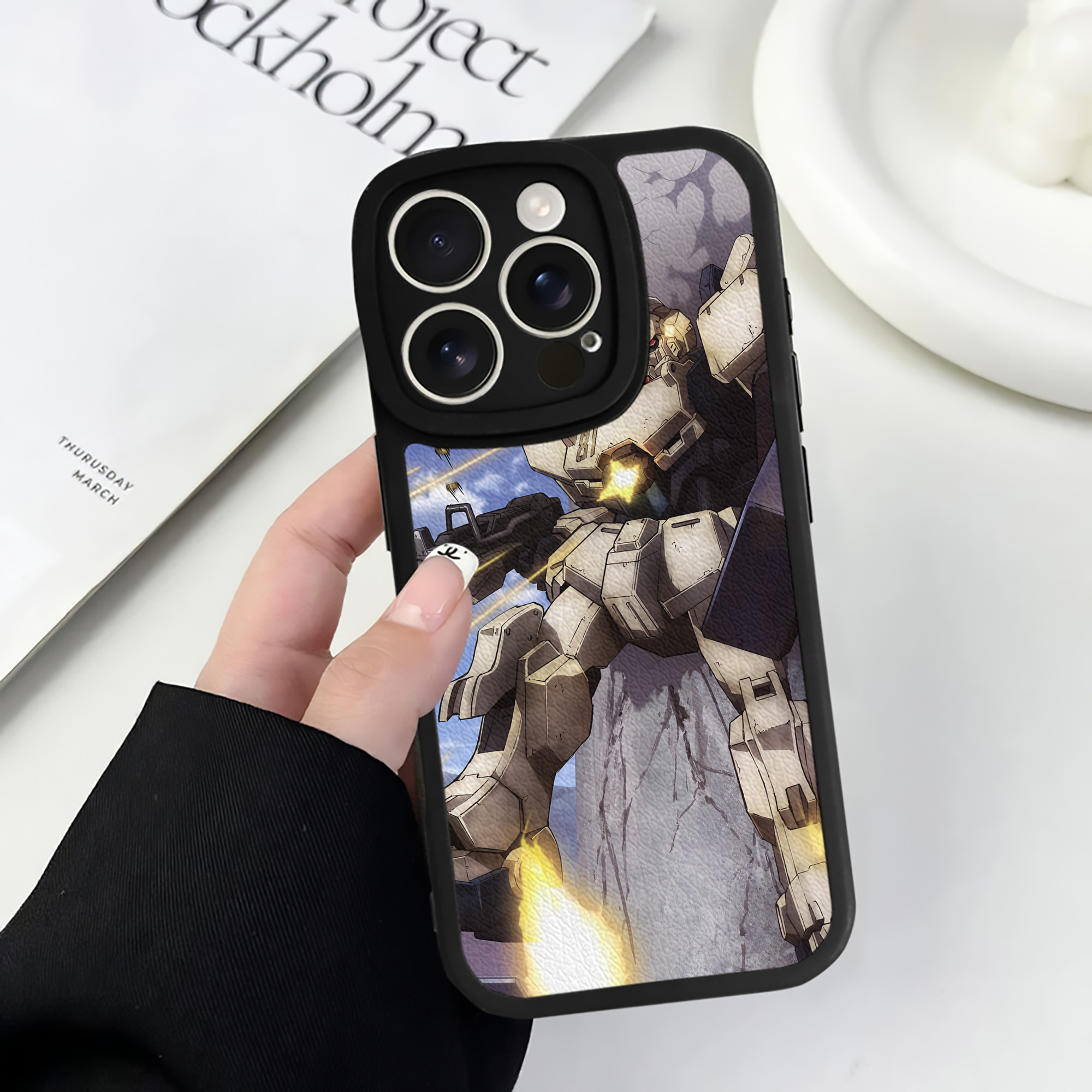 （画像用） 機動戦士ガンダム Mobile Suit Gundam 【iPhone 16シリーズ対応】シリコンスマホケース（レザー調） 材質：シリコン
